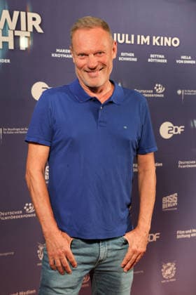 Klaus Nierhoff bei der Was Haben Wir Gelacht Dokufilm Premiere am 7.07.2026 im Cineplex Filmpalast in Koeln Klaus Nierhoff attends the premiere of the documentary film Was Haben Wir Gelacht on July 7, 2026, at the Cineplex Filmpalast in Cologne, Germany Was Haben Wir Gelacht Premiere in Koeln *** Klaus Nierhoff at the premiere of the documentary film *Was Haben Wir Gelacht* on July 7, 2026, at the Cineplex Filmpalast in Cologne Klaus Nierhoff attends the premiere of the documentary film *Was Haben Wir Gelacht* on July 7, 2026, at the Cineplex Filmpalast in Cologne, Germany. Was Haben Wir Gelacht Premiere in Cologne 