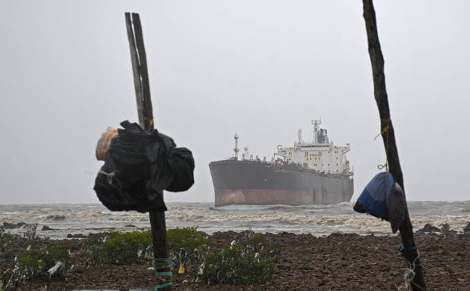 Ship ran aground near a beach in Mumbai, India - 7 Jul 2026 MT AL Jafzia, a Nicaragua-flagged merchant tanker that ran aground is seen off Manori beach in Mumbai. The merchant tanker broke away from the anchor chain during heavy monsoon rain and rough sea conditions. Authorities confirmed that no crew members or people were present on board, when it was inspected. steps are taken to remove the vessel safely that ran aground off Manori beach. Mumbai India Copyright: xAshishxVaishnavx xSOPAxImagesx AVaishnav_Ship ran aground near a beach in Mumbai (4)