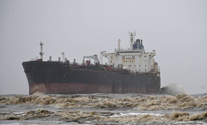Ship ran aground near a beach in Mumbai, India - 7 Jul 2026 MT AL Jafzia, a Nicaragua-flagged merchant tanker that ran aground is seen off Manori beach in Mumbai. The merchant tanker broke away from the anchor chain during heavy monsoon rain and rough sea conditions. Authorities confirmed that no crew members or people were present on board, when it was inspected. steps are taken to remove the vessel safely that ran aground off Manori beach. Mumbai India Copyright: xAshishxVaishnavx xSOPAxImagesx AVaishnav_Ship ran aground near a beach in Mumbai (5)