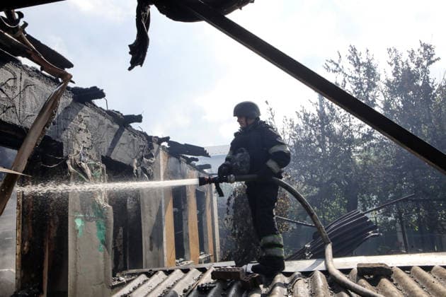 RECORD DATE NOT STATED A firefighter extinguishes a fire inside a damaged residential building following a massive combined Russian attack in Vyshneve, Kyiv region, Ukraine, on July 6, 2026. Russian forces launched a large-scale attack on the city and the region using ballistic and cruise missiles, as well as attack drones. Dozens of houses on five streets were destroyed, while warehouses and businesses sustained damage. More than 600 local residents were evacuated due to the detonation of explosive hazards. Six people were killed and at least 26 others were injured, including a nine-month-old baby and a 12-year-old child (Photo by Volodymyr Tarasov Ukrinform) Russian forces strike Zaporizhzhia with two guided bombs  Copyright: xVolodymyrxTarasovx