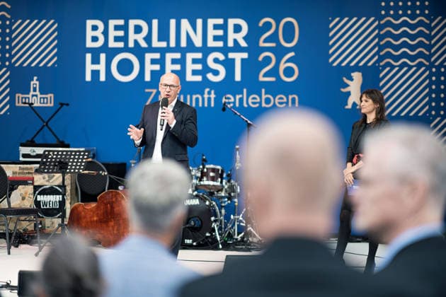 07.07.2026,Berlin, 24. Berliner Hoffest am Roten Rathaus, reg. Bürgermeister Kai Wegner (CDU) *** July 7, 2026, Berlin, 24th Berlin Courtyard Festival at the Red City Hall, Mayor Kai Wegner (CDU)