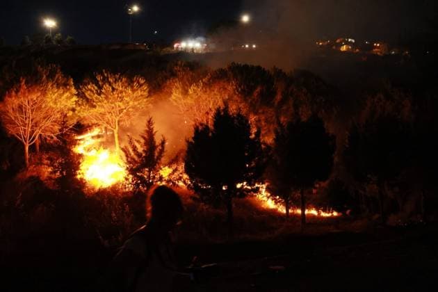 Grass Fire Near Homes Quickly Contained in Izmir IZMIR, TURKEY JULY 2026: Firefighters respond to a grass fire that broke out on elevated ground in the Ä°mariye neighborhood of Konak district in Izmir, Turkey, on the evening of July 2026. The blaze erupted at approximately 8:30 p.m. in an area located close to residential buildings, prompting concern among local residents who alerted emergency services. The fire spread from the hilltop toward a nearby road intersection before firefighters brought the situation under control. An employee of the Izmir Metropolitan Municipality also assisted efforts to extinguish the flames using available equipment. No injuries or damage to nearby homes were immediately reported. Ä°zmir Türkiye Copyright: x xTurgayxKÄ±lÄ±cx xJNAxPressx