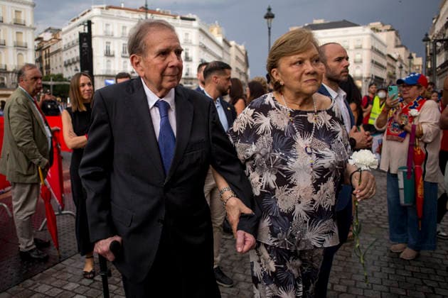 July 7, 2026, Madrid, Madrid, Spain: Edmundo Gonzalez Urrutia, leader of the Venezuelan opposition, walks with his wife, Mercedes Marina Lopez during the tribute organized by the Community of Madrid to the Venezuelan people and their victims after the two earthquakes that shook Venezuela on June 24, 2026. Madrid Spain  - ZUMAs296 20260707_znp_s296_022 Copyright: xLuisxSotox