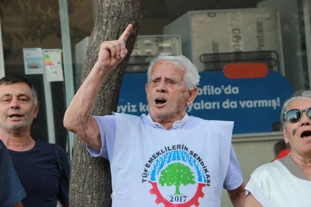 IZMIR, Türkiye July 7, 2026: Demonstrators march toward NATO s Allied Land Command (LANDCOM) headquarters in the Buca district of Ä°zmir during an anti-NATO protest organized by the NATO ya HayÄ±r Koordinasyonu (No to NATO Coordination), a coalition of left-wing political parties, trade unions and civil society organizations, ahead of the NATO Summit in Ankara, July 7, 2026. Police closed Mehmet Akif Avenue to traffic and deployed extensive security measures as protesters carried placards reading Trump, Netanyahu, you are not welcome and Yankee Go Home before delivering a public statement criticizing NATO and Turkish government policies outside the headquarters. Ä°zmir Türkiye Copyright: x xNagihanxÃ‡akÄ±rx xJNAxPressx