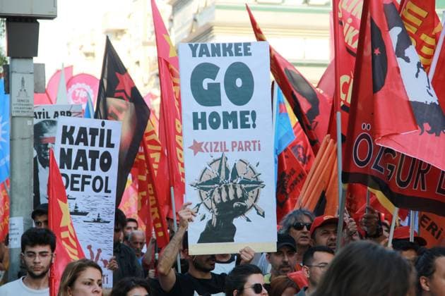IZMIR, Türkiye July 7, 2026: Demonstrators march toward NATO s Allied Land Command (LANDCOM) headquarters in the Buca district of Ä°zmir during an anti-NATO protest organized by the NATO ya HayÄ±r Koordinasyonu (No to NATO Coordination), a coalition of left-wing political parties, trade unions and civil society organizations, ahead of the NATO Summit in Ankara, July 7, 2026. Police closed Mehmet Akif Avenue to traffic and deployed extensive security measures as protesters carried placards reading Trump, Netanyahu, you are not welcome and Yankee Go Home before delivering a public statement criticizing NATO and Turkish government policies outside the headquarters. Ä°zmir Türkiye Copyright: x xNagihanxÃ‡akÄ±rx xJNAxPressx