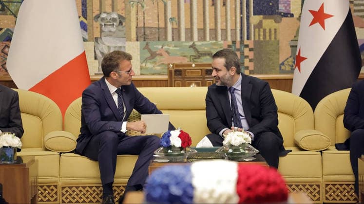 Syrian Foreign Minister is Asaad Hassan al?Shaibani (L) meeting with French President Emmanuel Macron (R) at the People s Palace in Damascus in Syria, on Tuesday, July 7, 2026. Security sources reported that more than 15 people were injured in an explosion at a café in central Damascus, as French leader Emmanuel Macron made the first post-conflict visit to Damascus by a Western European leader.  SYR2026070703 SyrianxMinistryxofxForeignxAffai