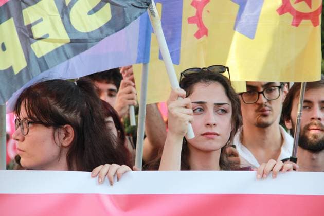 IZMIR, Türkiye July 7, 2026: Demonstrators march toward NATO s Allied Land Command (LANDCOM) headquarters in the Buca district of Ä°zmir during an anti-NATO protest organized by the NATO ya HayÄ±r Koordinasyonu (No to NATO Coordination), a coalition of left-wing political parties, trade unions and civil society organizations, ahead of the NATO Summit in Ankara, July 7, 2026. Police closed Mehmet Akif Avenue to traffic and deployed extensive security measures as protesters carried placards reading Trump, Netanyahu, you are not welcome and Yankee Go Home before delivering a public statement criticizing NATO and Turkish government policies outside the headquarters. Ä°zmir Türkiye Copyright: x xNagihanxÃ‡akÄ±rx xJNAxPressx