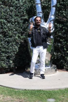 BEVERLY HILLS, CALIFORNIA - JULY 07: Ringo Starr attends Ringo s Peace & Love Birthday Celebration on July 07, 2026 in Beverly Hills, California. Credit: USA - ZUMAa123 20260707_zaa_a123_174 Copyright: xAdMediax