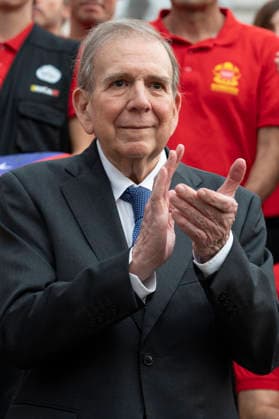Tribute From The Community Of Madrid To The Venezuelan People Following The Earthquakes The President-elect of Venezuela, Edmundo Gonzalez Urrutia, attends the tribute organised by the Community of Madrid following the earthquakes in Venezuela, at the Puerta del Sol. Madrid Spain Copyright: xAtilanoxGarciax xSOPAxImagesx photo01683