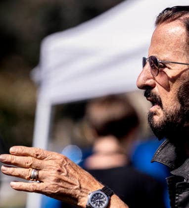 July 07, 2026 - Beverly Hills, California, USA - RINGO STARR, who turns 86 today, walks the press line during his Annual Peace & Love Birthday Celebration at Beverly Hills Garden Park. Beverly Hills USA - ZUMAce6_ 20260707_zaf_ce6_013 Copyright: xBrianxCahnx