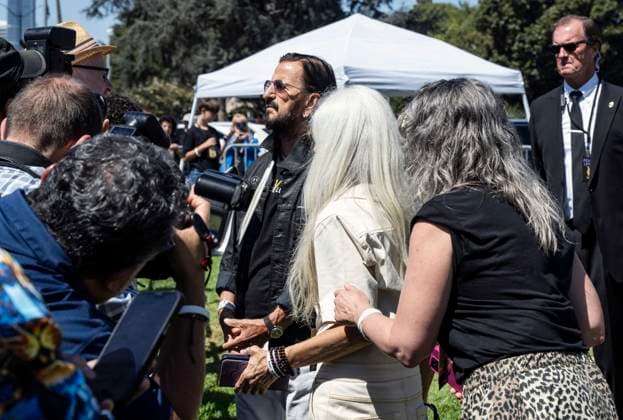July 07, 2026 - Beverly Hills, California, USA - RINGO STARR, who turns 86 today, walks the press line during his Annual Peace & Love Birthday Celebration at Beverly Hills Garden Park. Beverly Hills USA - ZUMAce6_ 20260707_zaf_ce6_005 Copyright: xBrianxCahnx