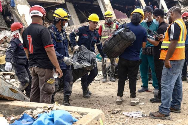 Aftermath of the Earthquake in Caraballeda, La Guaira, Venezuela CARABALLEDA, LA GUAIRA, VENEZUELA JULY 7, 2026: Rescue and forensic teams continue recovery operations in the aftermath of the devastating earthquakes that struck Venezuela s Caribbean coast, retrieving victims from the rubble of collapsed buildings in Caraballeda, La Guaira state. Authorities say the earthquakes have killed at least 3,685 people, injured more than 16,700, left thousands missing, and displaced nearly 18,000 residents, as search and recovery efforts continue in some of the hardest-hit areas. EDITOR S NOTE: Images show covered bodies during recovery operations. CARABALLEDA Venezuela (Bolivarian Republic of) Copyright: x xLauraxdexChiclanax xJNAxPressx