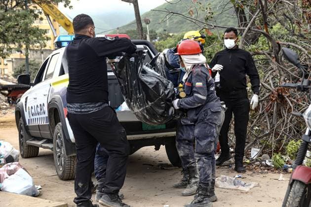 Aftermath of the Earthquake in Caraballeda, La Guaira, Venezuela CARABALLEDA, LA GUAIRA, VENEZUELA JULY 7, 2026: Rescue and forensic teams continue recovery operations in the aftermath of the devastating earthquakes that struck Venezuela s Caribbean coast, retrieving victims from the rubble of collapsed buildings in Caraballeda, La Guaira state. Authorities say the earthquakes have killed at least 3,685 people, injured more than 16,700, left thousands missing, and displaced nearly 18,000 residents, as search and recovery efforts continue in some of the hardest-hit areas. EDITOR S NOTE: Images show covered bodies during recovery operations. CARABALLEDA Venezuela (Bolivarian Republic of) Copyright: x xLauraxdexChiclanax xJNAxPressx