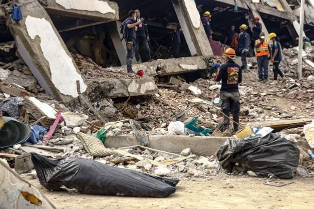 Aftermath of the Earthquake in Caraballeda, La Guaira, Venezuela CARABALLEDA, LA GUAIRA, VENEZUELA JULY 7, 2026: Rescue and forensic teams continue recovery operations in the aftermath of the devastating earthquakes that struck Venezuela s Caribbean coast, retrieving victims from the rubble of collapsed buildings in Caraballeda, La Guaira state. Authorities say the earthquakes have killed at least 3,685 people, injured more than 16,700, left thousands missing, and displaced nearly 18,000 residents, as search and recovery efforts continue in some of the hardest-hit areas. EDITOR S NOTE: Images show covered bodies during recovery operations. CARABALLEDA Venezuela (Bolivarian Republic of) Copyright: x xLauraxdexChiclanax xJNAxPressx