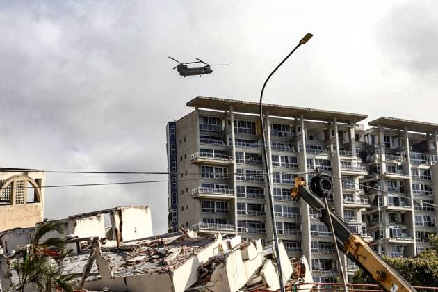 Aftermath of the Earthquake in Caraballeda, La Guaira, Venezuela CARABALLEDA, LA GUAIRA, VENEZUELA JULY 7, 2026: Rescue and forensic teams continue recovery operations in the aftermath of the devastating earthquakes that struck Venezuela s Caribbean coast, retrieving victims from the rubble of collapsed buildings in Caraballeda, La Guaira state. Authorities say the earthquakes have killed at least 3,685 people, injured more than 16,700, left thousands missing, and displaced nearly 18,000 residents, as search and recovery efforts continue in some of the hardest-hit areas. EDITOR S NOTE: Images show covered bodies during recovery operations. CARABALLEDA Venezuela (Bolivarian Republic of) Copyright: x xLauraxdexChiclanax xJNAxPressx
