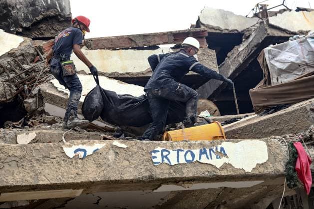 Aftermath of the Earthquake in Caraballeda, La Guaira, Venezuela CARABALLEDA, LA GUAIRA, VENEZUELA JULY 7, 2026: Rescue and forensic teams continue recovery operations in the aftermath of the devastating earthquakes that struck Venezuela s Caribbean coast, retrieving victims from the rubble of collapsed buildings in Caraballeda, La Guaira state. Authorities say the earthquakes have killed at least 3,685 people, injured more than 16,700, left thousands missing, and displaced nearly 18,000 residents, as search and recovery efforts continue in some of the hardest-hit areas. EDITOR S NOTE: Images show covered bodies during recovery operations. CARABALLEDA Venezuela (Bolivarian Republic of) Copyright: x xLauraxdexChiclanax xJNAxPressx
