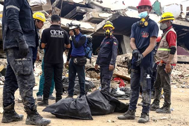 Aftermath of the Earthquake in Caraballeda, La Guaira, Venezuela CARABALLEDA, LA GUAIRA, VENEZUELA JULY 7, 2026: Rescue and forensic teams continue recovery operations in the aftermath of the devastating earthquakes that struck Venezuela s Caribbean coast, retrieving victims from the rubble of collapsed buildings in Caraballeda, La Guaira state. Authorities say the earthquakes have killed at least 3,685 people, injured more than 16,700, left thousands missing, and displaced nearly 18,000 residents, as search and recovery efforts continue in some of the hardest-hit areas. EDITOR S NOTE: Images show covered bodies during recovery operations. CARABALLEDA Venezuela (Bolivarian Republic of) Copyright: x xLauraxdexChiclanax xJNAxPressx