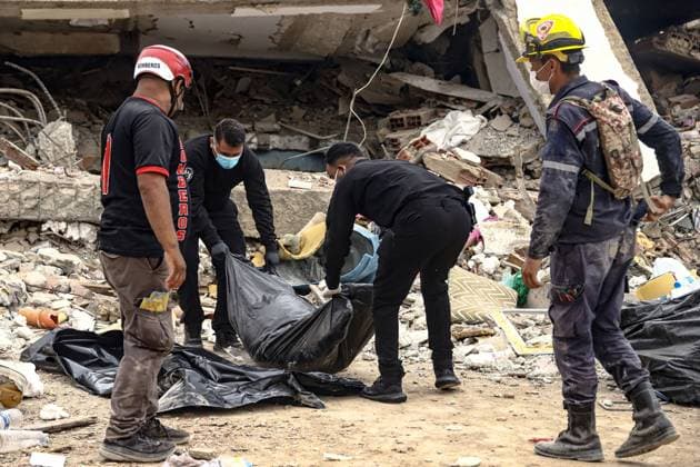 Aftermath of the Earthquake in Caraballeda, La Guaira, Venezuela CARABALLEDA, LA GUAIRA, VENEZUELA JULY 7, 2026: Rescue and forensic teams continue recovery operations in the aftermath of the devastating earthquakes that struck Venezuela s Caribbean coast, retrieving victims from the rubble of collapsed buildings in Caraballeda, La Guaira state. Authorities say the earthquakes have killed at least 3,685 people, injured more than 16,700, left thousands missing, and displaced nearly 18,000 residents, as search and recovery efforts continue in some of the hardest-hit areas. EDITOR S NOTE: Images show covered bodies during recovery operations. CARABALLEDA Venezuela (Bolivarian Republic of) Copyright: x xLauraxdexChiclanax xJNAxPressx