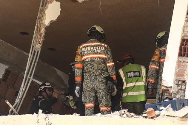 Aftermath of the Earthquake in Caraballeda, La Guaira, Venezuela CARABALLEDA, LA GUAIRA, VENEZUELA JULY 7, 2026: Rescue and forensic teams continue recovery operations in the aftermath of the devastating earthquakes that struck Venezuela s Caribbean coast, retrieving victims from the rubble of collapsed buildings in Caraballeda, La Guaira state. Authorities say the earthquakes have killed at least 3,685 people, injured more than 16,700, left thousands missing, and displaced nearly 18,000 residents, as search and recovery efforts continue in some of the hardest-hit areas. EDITOR S NOTE: Images show covered bodies during recovery operations. CARABALLEDA Venezuela (Bolivarian Republic of) Copyright: x xLauraxdexChiclanax xJNAxPressx