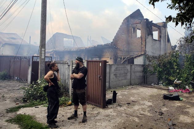 RECORD DATE NOT STATED Russian forces strike Zaporizhzhia with two guided bombs People stand outside a residential building damaged in a large-scale military operation in Vyshneve, Kyiv region, Ukraine, on July 6, 2026. Russian forces conduct operations in the city and surrounding region using ballistic and cruise missiles, as well as drones. Dozens of houses on five streets are destroyed, and warehouses and businesses are damaged. More than 600 local residents are evacuated due to the risk posed by unexploded ordnance. Six people are killed and at least 26 are injured, including a nine-month-old infant and a 12-year-old child. Kyiv Region Ukraine  Copyright: xVolodymyrxTarasovx originalFilename: ukrinform-russianf260707_npjeK.jpg