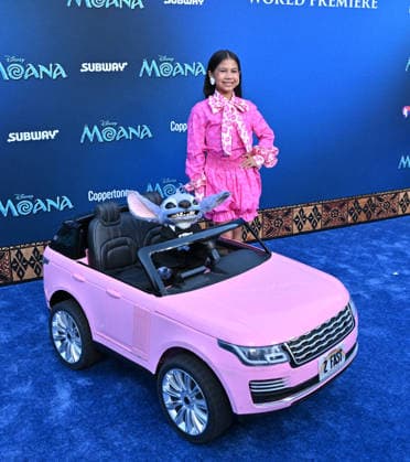 Disney™s ˜Moana™ World Premiere Maia Kealoha and Stitch arriving to Disney™s ˜Moana™ World Premiere at Hollywood Bowl on July 07, 2026 in Hollywood, CA. Hollywood Hollywood Bowl California USA Copyright: xLISAxOConnor AFF-USA.comx
