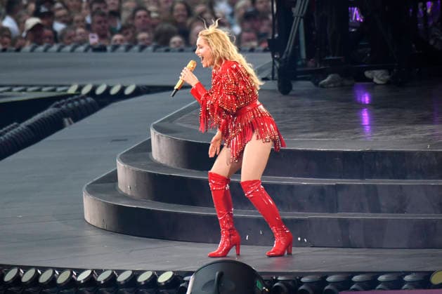 Helene Fischer live bei einem Konzert ihrer 360Â° Stadion Tour in der Heinz von Heiden Arena. Hannover, 07.07.2026 (Hinweis: Verwendung nur redaktionell in Bezug auf das Konzert bzw. die aktuelle Tour) *** Helene Fischer performing live at a concert on her 360° Stadium Tour at the Heinz von Heiden Arena in Hanover, July 7, 2026. Note: For editorial use only in connection with the concert or the current tour. Foto:xC.xNiehausx xFuturexImagex fischer_6708