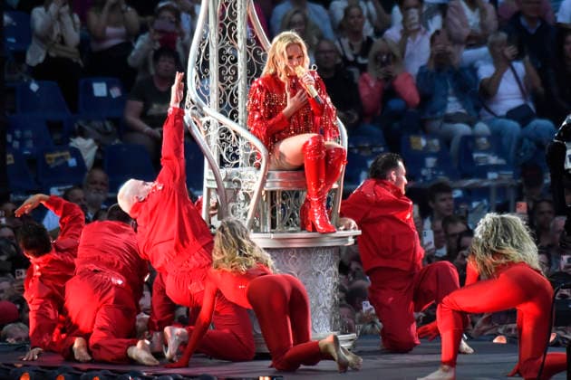 Helene Fischer live bei einem Konzert ihrer 360Â° Stadion Tour in der Heinz von Heiden Arena. Hannover, 07.07.2026 (Hinweis: Verwendung nur redaktionell in Bezug auf das Konzert bzw. die aktuelle Tour) *** Helene Fischer performing live at a concert on her 360° Stadium Tour at the Heinz von Heiden Arena in Hanover, July 7, 2026. Note: For editorial use only in connection with the concert or the current tour. Foto:xC.xNiehausx xFuturexImagex fischer_6730