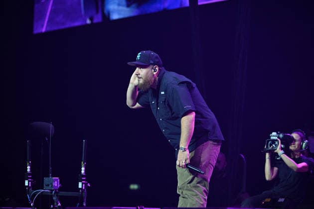 Luke Combs In Concert - Paris Luke Combs performs at the Accor Arena in Paris, France on July 7, 2026. Photo by Christophe Meng ABACAPRESS.COM Paris France  Copyright: xMengxChristophe ABACAx