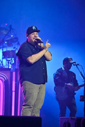 Luke Combs In Concert - Paris Luke Combs performs at the Accor Arena in Paris, France on July 7, 2026. Photo by Christophe Meng ABACAPRESS.COM Paris France  Copyright: xMengxChristophe ABACAx