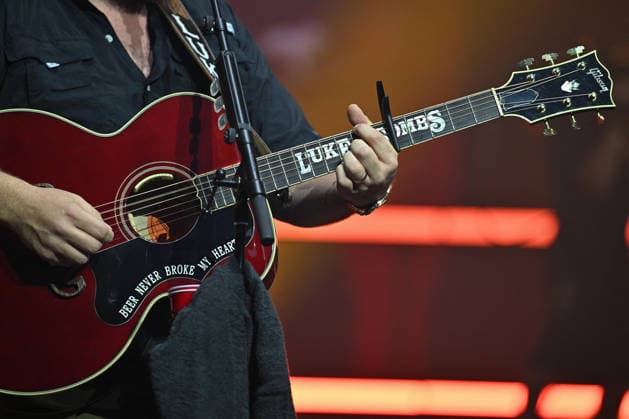 Luke Combs In Concert - Paris Luke Combs performs at the Accor Arena in Paris, France on July 7, 2026. Photo by Christophe Meng ABACAPRESS.COM Paris France  Copyright: xMengxChristophe ABACAx