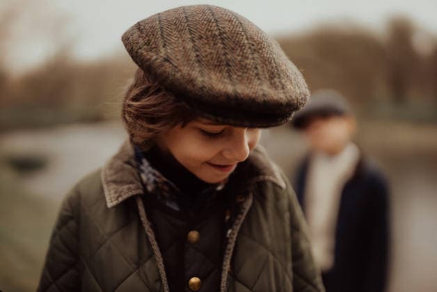 Boy Wearing Tweed Caps In Rustic English Countryside Setting Odesa, Odesa Oblast, Ukraine CR_KRKR260617-2056334-01 ,model released, Symbolfoto