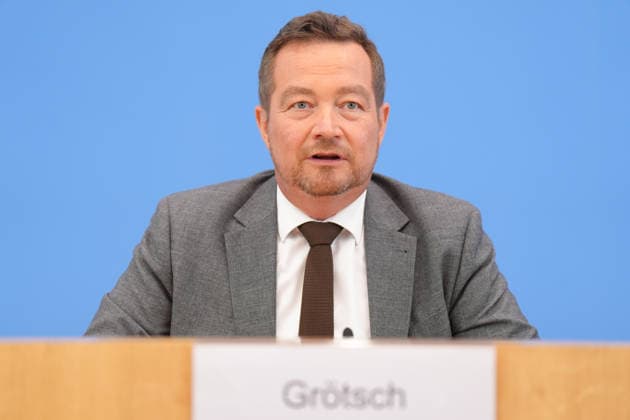 Bundespressekonferenz, Vorstellung des Uli Groetsch, der Polizeibeaurtragten des Bundes beim Bundestag bei der Vorstellung seines Jahresberichts in der Bundespressekonferenz, Berlin, 08.07.2026 Berlin Berlin Deutschland *** Federal Press Conference, Presentation by Uli Groetsch, the Federal Police Commissioner to the Bundestag, during the presentation of his annual report at the Federal Press Conference, Berlin, July 8, 2026, Berlin, Berlin, Germany