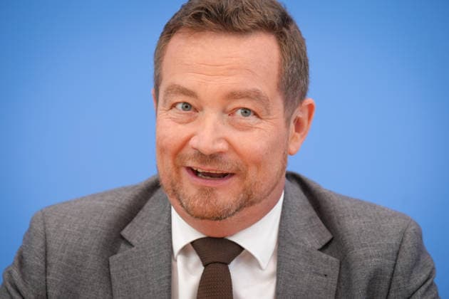 Bundespressekonferenz, Vorstellung des Uli Groetsch, der Polizeibeaurtragten des Bundes beim Bundestag im Portrait bei der Vorstellung seines Jahresberichts in der Bundespressekonferenz, Berlin, 08.07.2026 Berlin Berlin Deutschland *** Federal Press Conference: Profile of Uli Groetsch, the Federal Police Commissioner to the Bundestag, during the presentation of his annual report at the Federal Press Conference, Berlin, July 8, 2026, Berlin, Berlin, Germany