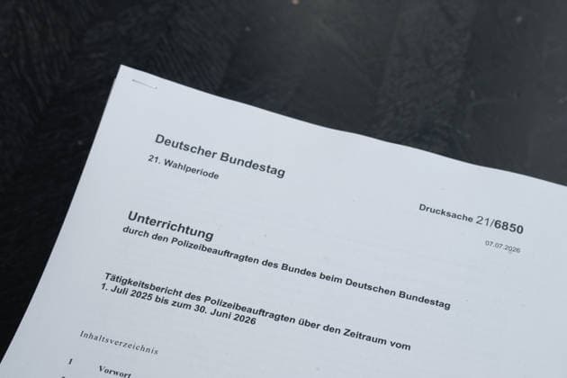 Bundespressekonferenz, Vorstellung des Jahresbericht des Polizeibeauftragten des Bundes Das Dokument und der Jahresbericht des Polizeibeaurtragten des Bundes beim Bundestag in der Bundespressekonferenz, Berlin, 08.07.2026 Berlin Berlin Deutschland *** Federal Press Conference, Presentation of the Annual Report of the Federal Police Commissioner The document and the annual report of the Federal Police Commissioner to the Bundestag at the Federal Press Conference, Berlin, July 8, 2026 Berlin Berlin Germany