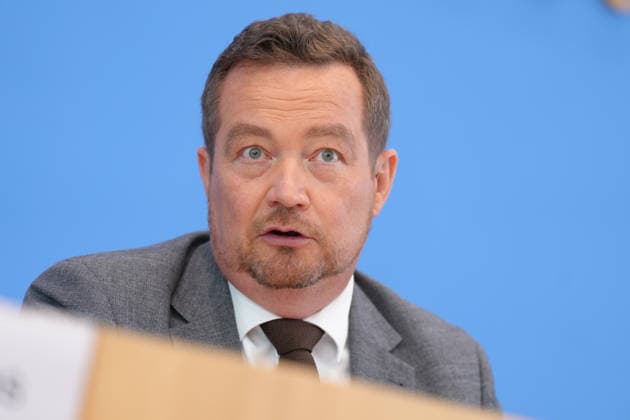 Bundespressekonferenz, Vorstellung des Jahresbericht des Polizeibeauftragten des Bundes Uli Groetsch, der Polizeibeaurtragten des Bundes beim Bundestag im Portrait bei der Vorstellung seines Jahresberichts in der Bundespressekonferenz, Berlin, 08.07.2026 Berlin Berlin Deutschland *** Federal Press Conference, Presentation of the Annual Report by Federal Police Commissioner Uli Groetsch; a portrait of the Federal Police Commissioner to the Bundestag during the presentation of his annual report at the Federal Press Conference, Berlin, July 8, 2026, Berlin, Berlin, Germany