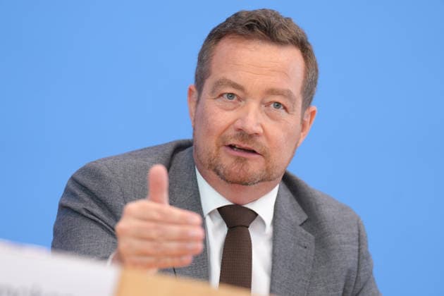 Bundespressekonferenz, Vorstellung des Jahresbericht des Polizeibeauftragten des Bundes Uli Groetsch, der Polizeibeaurtragten des Bundes beim Bundestag im Portrait mit Gestik und Mimik bei der Vorstellung seines Jahresberichts in der Bundespressekonferenz, Berlin, 08.07.2026 Berlin Berlin Deutschland *** Federal Press Conference, presentation of the annual report by Federal Police Commissioner Uli Groetsch; a portrait of the Federal Police Commissioner to the Bundestag, showing his gestures and facial expressions during the presentation of his annual report at the Federal Press Conference, Berlin, July 8, 2026, Berlin, Berlin, Germany