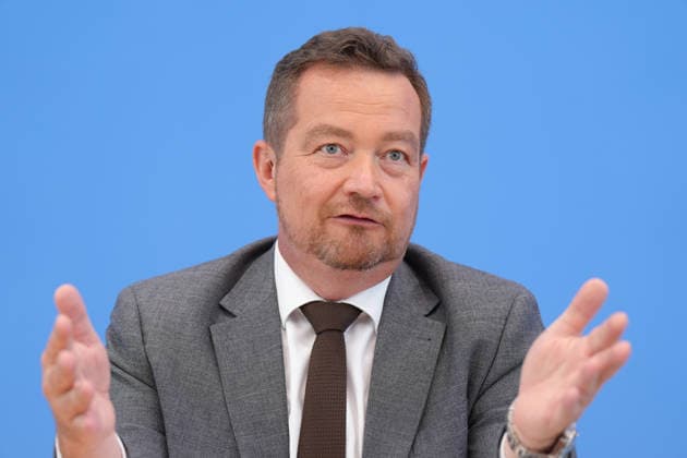 Bundespressekonferenz, Vorstellung des Jahresbericht des Polizeibeauftragten des Bundes Uli Groetsch, der Polizeibeaurtragten des Bundes beim Bundestag im Portrait mit Gestik und Mimik bei der Vorstellung seines Jahresberichts in der Bundespressekonferenz, Berlin, 08.07.2026 Berlin Berlin Deutschland *** Federal Press Conference, presentation of the annual report by Federal Police Commissioner Uli Groetsch; a portrait of the Federal Police Commissioner to the Bundestag, showing his gestures and facial expressions during the presentation of his annual report at the Federal Press Conference, Berlin, July 8, 2026, Berlin, Berlin, Germany