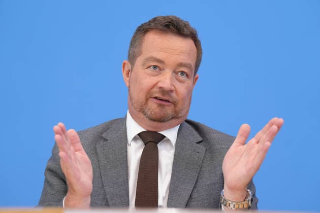 Bundespressekonferenz, Vorstellung des Jahresbericht des Polizeibeauftragten des Bundes Uli Groetsch, der Polizeibeaurtragten des Bundes beim Bundestag im Portrait mit Gestik und Mimik bei der Vorstellung seines Jahresberichts in der Bundespressekonferenz, Berlin, 08.07.2026 Berlin Berlin Deutschland *** Federal Press Conference, presentation of the annual report by Federal Police Commissioner Uli Groetsch; a portrait of the Federal Police Commissioner to the Bundestag, showing his gestures and facial expressions during the presentation of his annual report at the Federal Press Conference, Berlin, July 8, 2026, Berlin, Berlin, Germany