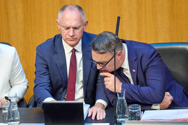 - Wien 08.07.2026 - Nationalrat SItzung Parlament - Der Nationalrat trat heute im Hohen Haus zu einer regluären Nationalratssitzung zusammen. Haupthema war das Doppelbudget . PHOTO: (v.L.) Innenminister Gerhard Karner (ÖVP),Vizekanzler Andreas Babler (SPÖ) auf der Regierungsbank. Vienna (AUSTRIA) - Austrian Parliament National Council session - The National Council met today in the House for a regular session. The main topic was the dual budget. Budget, Finanzen, Staatsfinanzen, Geld, Steuern, Ausgaben, Einnahmen, Regierung, echtes Dopelbudet 2027 28 , 2028, Schulden, Nationalratssitzung, Nationalrat SItzung *** Vienna, July 8, 2026 National Council Session Parliament The National Council convened today in the House for a regula 