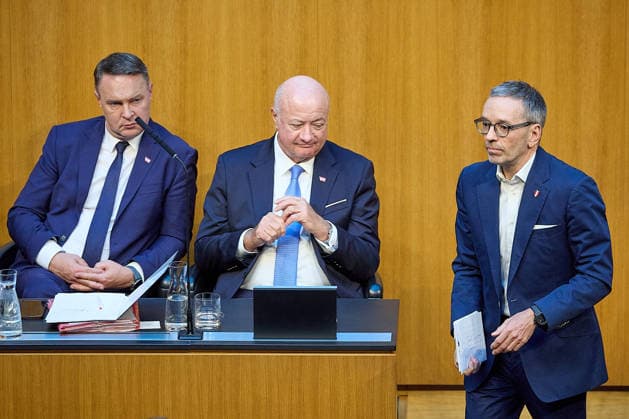 - Wien 08.07.2026 - Nationalrat SItzung Parlament - Der Nationalrat trat heute im Hohen Haus zu einer regluären Nationalratssitzung zusammen. Haupthema war das Doppelbudget . PHOTO: (v.L.) Vizekanzler Andreas Babler (SPÖ), Bundeskanzler Christian Stocker (ÖVP), FPÖ-Bundesparteiobmann Herbert Kickl nach seiner Rede. Vienna (AUSTRIA) - Austrian Parliament National Council session - The National Council met today in the House for a regular session. The main topic was the dual budget. Budget, Finanzen, Staatsfinanzen, Geld, Steuern, Ausgaben, Einnahmen, Regierung, echtes Dopelbudet 2027 28 , 2028, Schulden, Nationalratssitzung, Nationalrat SItzung *** Vienna, July 8, 2026 National Council Session Parliament The National Council conve 