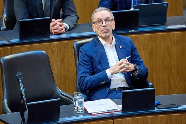 - Wien 08.07.2026 - Nationalrat SItzung Parlament - Der Nationalrat trat heute im Hohen Haus zu einer regluären Nationalratssitzung zusammen. Haupthema war das Doppelbudget . PHOTO: FPÖ-Bundesparteiobmann Herbert Kickl, am Rednerpult. Vienna (AUSTRIA) - Austrian Parliament National Council session - The National Council met today in the House for a regular session. The main topic was the dual budget. Budget, Finanzen, Staatsfinanzen, Geld, Steuern, Ausgaben, Einnahmen, Regierung, echtes Dopelbudet 2027 28 , 2028, Schulden, Nationalratssitzung, Nationalrat SItzung *** Vienna, July 8, 2026 National Council Session Parliament The National Council convened today in the House for a regular session. The main topic was the dual budget. P 