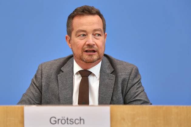 Berlin, Deutschland, 08.07.2026: Bundespressekonferenz: Bericht des Polizeibeauftragten des Bundes beim Deutschen Bundestag: Uli Grötsch (SPD), Polizeibeauftragter des Bundes beim Deutschen Bundestag *** Berlin, Germany, July 8, 2026 Federal Press Conference Report by Uli Grötsch (SPD), Federal Police Commissioner to the German Bundestag, Federal Police Commissioner to the German Bundestag Copyright: xdtsxNachrichtenagenturx dts_126734