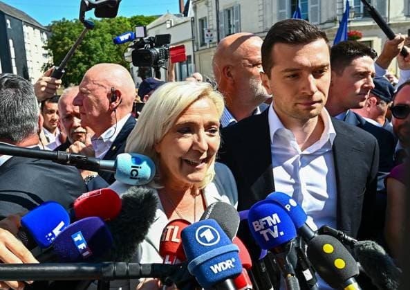 La Flèche: Marine Le Pen and Jordan Bardella on the Campaign Trail PHOTOPQR OUEST FRANCE Franck Dubray La Flèche July 8, 2026 First campaign stop for Marine Le Pen, the National Rally (RN) candidate for the 2027 presidential election, and Jordan Bardella at the market in La Flèche. Photo by Franck Dubray. French far-right party National Rally (RN) leader Marine Le Pen is surrounded by journalists as she arrives with RN president Jordan Bardella for a campaign rally in the western-central French city of La Flèche on July 8, 2026, La Flèche, France  Copyright: xPHOTOPQR OUESTxFRANCE MAXPPPxFranckxDubrayx 20260708OFR0555 20260708OFR0555