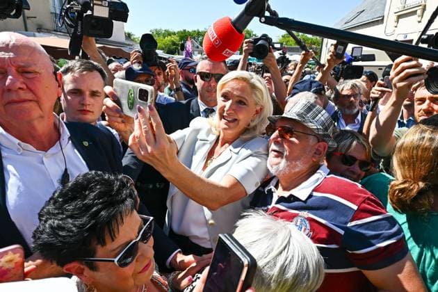 RN Campaign Trip PHOTOPQR OUEST FRANCE Franck Dubray La Flèche July 8, 2026 First campaign trip for Marine Le Pen, National Rally (RN) candidate for the 2027 presidential election, and Jordan Bardella at the La Flèche market in La Flèche, France – July 8, 2026 Marine Le Pen, National Rally (RN) candidate for the 2027 French presidential election, and Jordan Bardella during their first campaign visit to the La Flèche market in La Flèche, France  Copyright: xPHOTOPQR OUESTxFRANCE MAXPPPxFranckxDubrayx 20260708OFR0614 20260708OFR0617