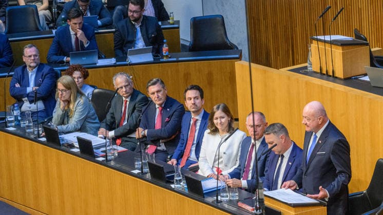 - Wien 08.07.2026 - 89. Sitzung des Nationalrats. PHOTO: Staatssekretär fuer Deregulierung Sepp Schellhorn (NEOS), Wirtschaftstaatssekretärin Elisabeth Zehetner (ÖVP), Staatssekretärin für Gesundheitsfragen im Sozialressort Ulrike Königsberger-Ludwig (SPÖ), Finanzminister Markus Marterbauer (SPÖ) , Infrastrukturminister Peter Hanke (SPÖ), Bildungsminister Christoph Wiederkehr (NEOS), Kanzlerantministerin für Integration, Familie, Jugend und EU-Agenden Claudia Bauer (ÖVP), Vizekanzler Andreas Babler (SPÖ) und der Bundeskanzler Christian Stocker (ÖVP) 87th sitting of the National Council. Nationalrat, Nationalratssitzung, Parlamentssitzung, Parlament, Plenum 89. Sitzung des Nationalrats *** Vienna, July 8, 2026—89th Session of the Nat 