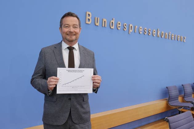 Uli Grötsch, Polizeibeauftragter des Bundes beim Deutschen Bundestag, Deutschland, Berlin, Bundespressekonferenz, Thema: Bericht des Polizeibeauftragten des Bundes beim Deutschen Bundestag *** Uli Grötsch, Federal Police Commissioner to the German Bundestag, Germany, Berlin, Federal Press Conference, Topic: Report by the Federal Police Commissioner to the German Bundestag
