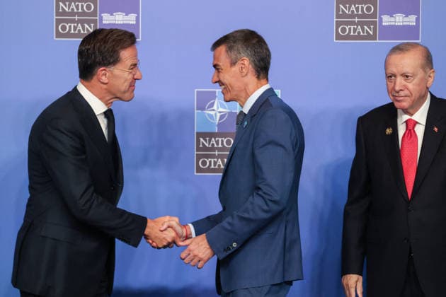 NATO Leaders Summit - Ankara NATO Secretary General Mark Rutte (L) and Turkey s President Recep Tayyip Erdogan (R) greet Spain s Prime Minister Pedro Sanchez as he arrives for a NATO Summit at Bestepe Presidential Compound in Ankara, Turkey, July 8, 2026. The summit comes at a fraught time for the 77-year-old transatlantic alliance, with the US President demanding members make good on a pledge to ramp up defence spending as Washington takes a step back from Europe. Photo by Ludovic Marin Pool ABACAPRESS.COM Ankara Turkey  Copyright: xMarinxLudovic Pool ABACAx