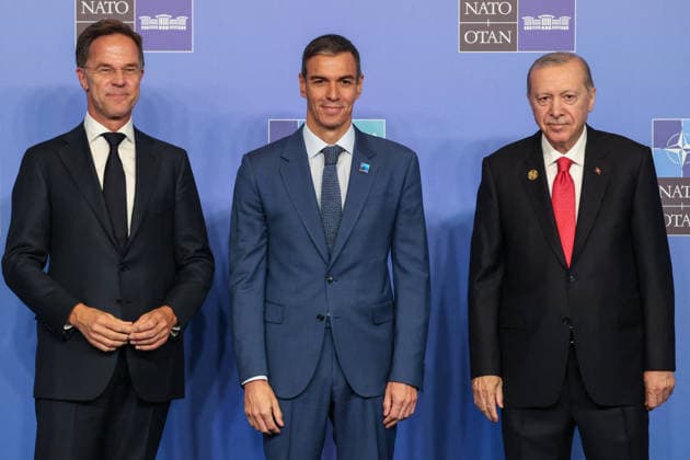 NATO Leaders Summit - Ankara NATO Secretary General Mark Rutte (L) and Turkey s President Recep Tayyip Erdogan (R) greet Spain s Prime Minister Pedro Sanchez as he arrives for a NATO Summit at Bestepe Presidential Compound in Ankara, Turkey, July 8, 2026. The summit comes at a fraught time for the 77-year-old transatlantic alliance, with the US President demanding members make good on a pledge to ramp up defence spending as Washington takes a step back from Europe. Photo by Ludovic Marin Pool ABACAPRESS.COM Ankara Turkey  Copyright: xMarinxLudovic Pool ABACAx