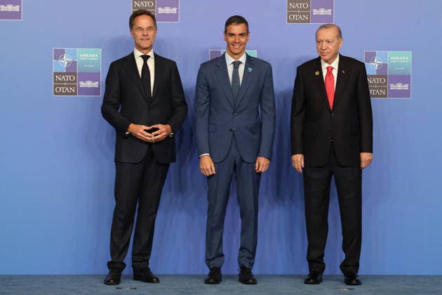 NATO Leaders Summit - Ankara NATO Secretary General Mark Rutte (L) and Turkey s President Recep Tayyip Erdogan (R) greet Spain s Prime Minister Pedro Sanchez as he arrives for a NATO Summit at Bestepe Presidential Compound in Ankara, Turkey, July 8, 2026. The summit comes at a fraught time for the 77-year-old transatlantic alliance, with the US President demanding members make good on a pledge to ramp up defence spending as Washington takes a step back from Europe. Photo by Ludovic Marin Pool ABACAPRESS.COM Ankara Turkey  Copyright: xMarinxLudovic Pool ABACAx