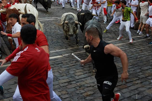 July 8, 2026, Pamplona, Navarra, Spain: Bull runners in front of bulls from the Cebada Gago ranch during the second bull run of the San Fermin festival 2026. Pamplona Spain  - ZUMAs197 20260708_aaa_s197_024 Copyright: xElsaxAxBravox